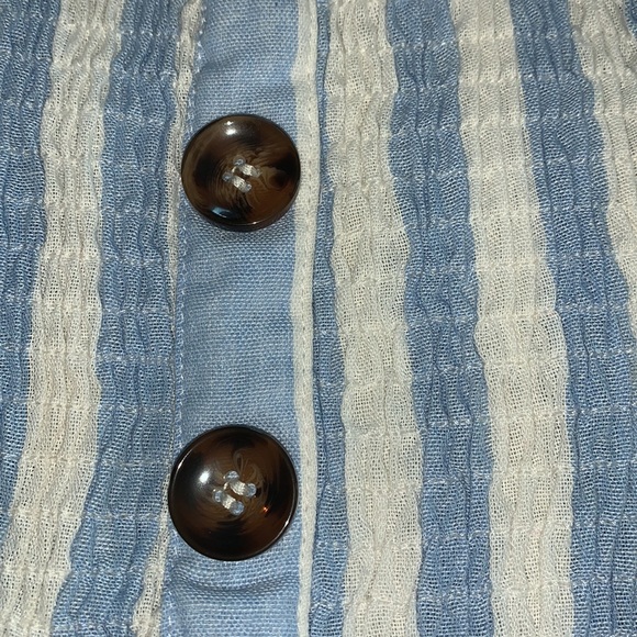 Striped Ribbed Buttoned Crop Top - Picture 2 of 3